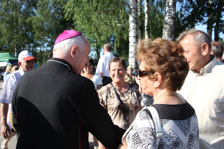 Poświęcenie placu pod budowę kościoła w Skierniewicach