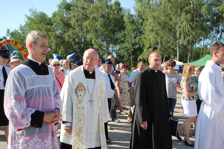 Poświęcenie placu pod budowę kościoła w Skierniewicach