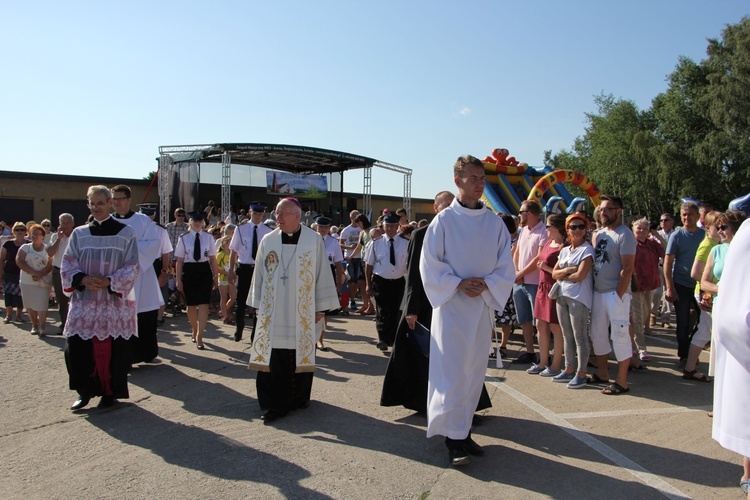 Poświęcenie placu pod budowę kościoła w Skierniewicach