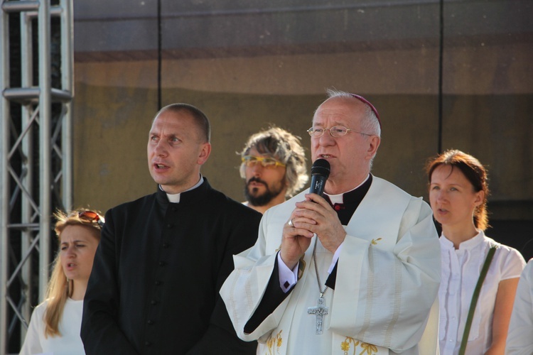 Poświęcenie placu pod budowę kościoła w Skierniewicach