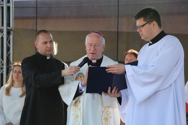 Poświęcenie placu pod budowę kościoła w Skierniewicach