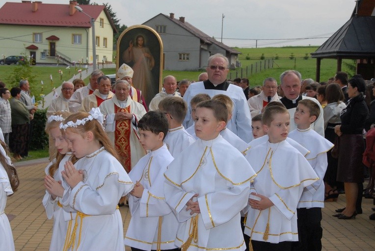 W procesji w Turzy szły dzieci pierwszokomunijne