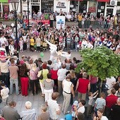 Radosny korowód „Wrzuć na luz i jeszcze plus” po raz szósty zaczaruje miasto.