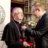 Abp Sławoj Leszek Głódź otrzymał w 2014 r.  w Dworze Artusa nagrodę, przyznaną po raz pierwszy przez Oddział IPN w Gdańsku.