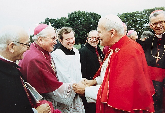 ▲	Bp Ignacy Jeż w radości, że doczekał się papieża w swojej diecezji.