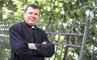– Pierwsza fala katechetów z lat 90., kiedy religia wróciła do szkół, powoli przechodzi w stan spoczynku – mówi ks. Marek Żmudziński.