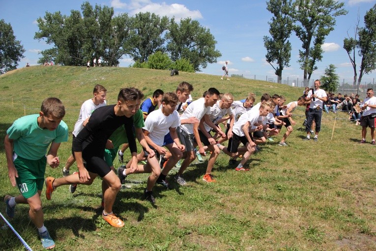 Bieg dla uczczenia 1050. rocznicy chrztu Polski, cz. I
