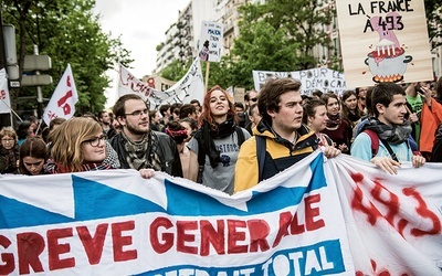 We Francji nie ustają protesty przeciwko zmianom w Kodeksie pracy. Na zdjęciu jedna z demonstracji w Paryżu.