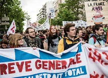 We Francji nie ustają protesty przeciwko zmianom w Kodeksie pracy. Na zdjęciu jedna z demonstracji w Paryżu.