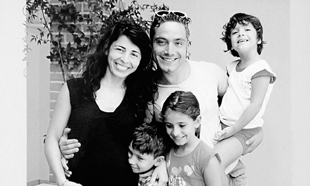 Elisa z mężem i trójką dzieci. Madgalena dopiero ma przyjść na świat.