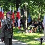 Pomniki Sienkiewicza i Kossak-Szczuckiej