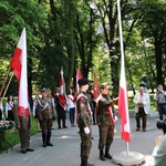 Pomniki Sienkiewicza i Kossak-Szczuckiej