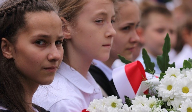 Jest szkoła im. Dziewięciu z Wujka