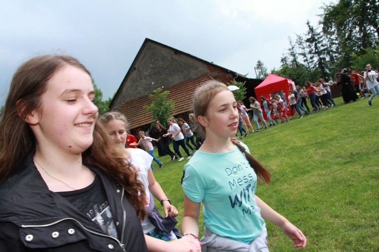 Zjazd Szkolnych Kół Caritas w Zabawie