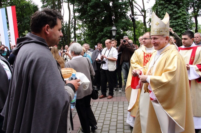 Talerz Miłosierdzia z Gwiazdami 