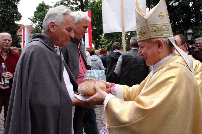 Talerz Miłosierdzia z Gwiazdami 