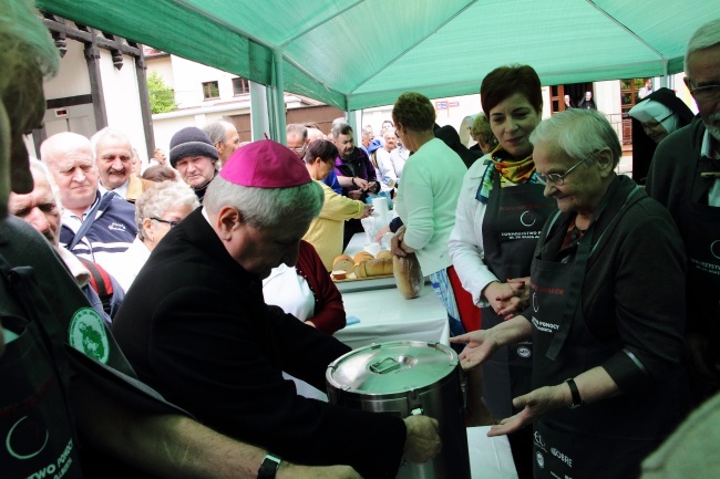 Talerz Miłosierdzia z Gwiazdami 