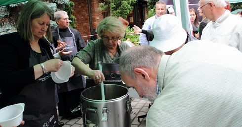 Talerz Miłosierdzia z Gwiazdami 