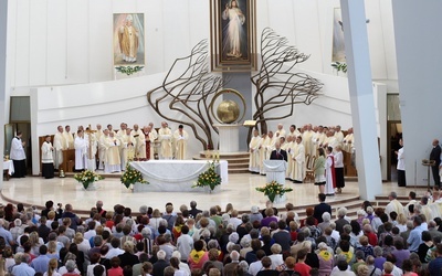 Archidiecezjalna pielgrzymka do sanktuarium w Krakowie-Łagiewnikach została organizowana w związku z Jubileuszowym Rokiem Miłosierdzia.