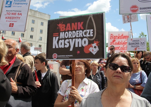 Demonstrację rozpoczął w południe wiec przy pomniku Mikołaja Kopernika na Krakowskim Przedmieściu