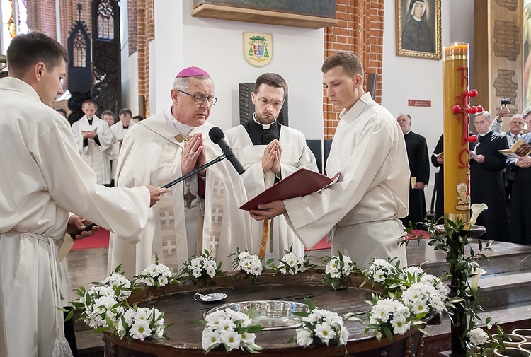 Celebracja odnowienia przyrzeczeń chrztu 