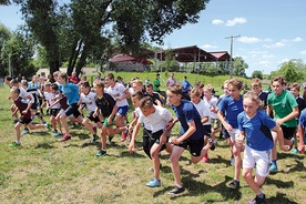 ►	Młodzi biegacze rywalizowali na symbolicznym dystansie 1050 m.