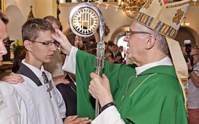 Biskup sprawdza parafię