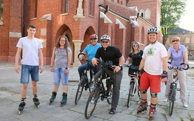 Rowerzyści i rolkarze zachęcają do pielgrzymowania z nimi