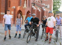 Rowerzyści i rolkarze zachęcają do pielgrzymowania z nimi