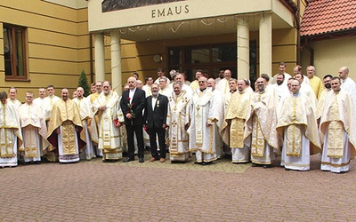 W rekolekcjach uczestniczyło  56 duchownych.