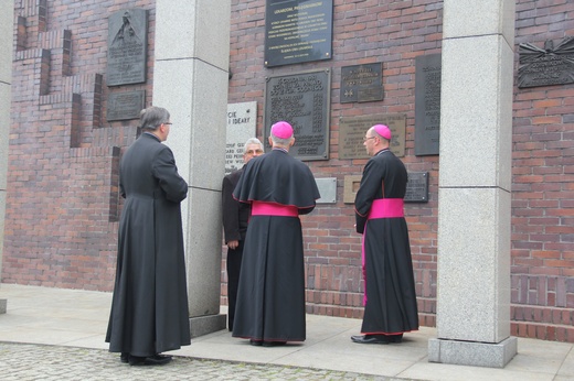 Wizyta prymasa Polski, abp. Wojciecha Polaka w KWK "Wujek"