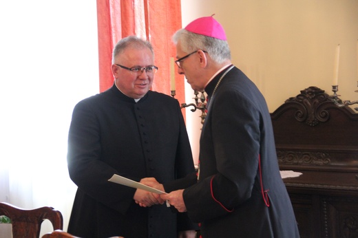 Wręczenie dekretów nowym administratorom i proboszczom