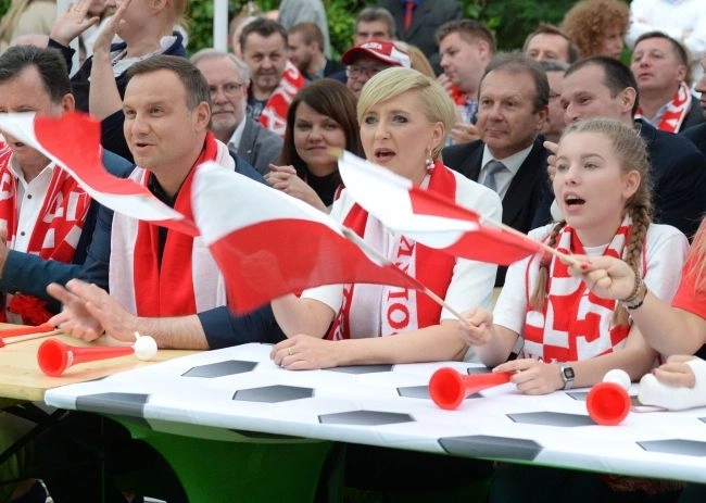 ME 2016 - Prezydent dziękuje piłkarzom