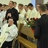 Gratulacje ks. Adamkowi składają klerycy WSD w Tarnowie