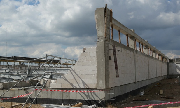 PO burzach ponad 100 tys. Polaków nie ma prądu 
