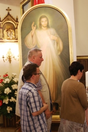 Znaki Bożego Miłosierdzia w bielskiej parafii Trójcy Przenajświętszej 