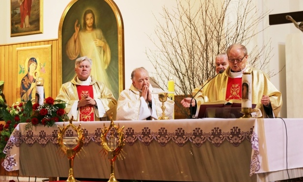 Eucharystia powitania znaków Bożego miłosierdzia w parafii w Rajsku