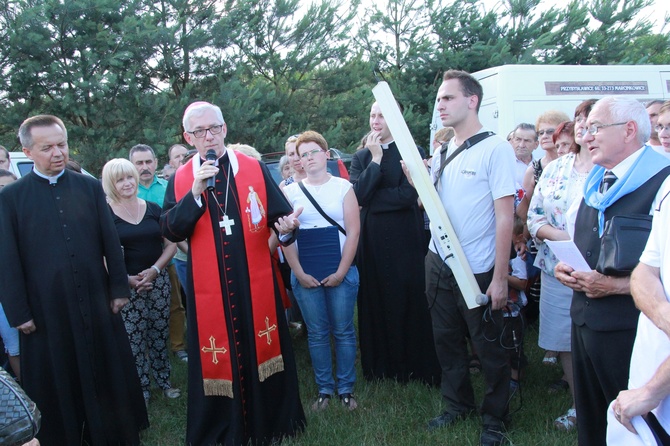 Droga krzyżowa w Wał Rudzie