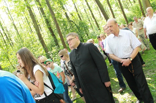 Droga krzyżowa w Wał Rudzie