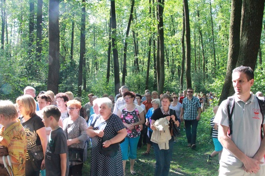 Droga krzyżowa w Wał Rudzie