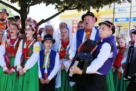 Poświęcenie pomnika św. abp. Bilczewskiego w Wilamowicach