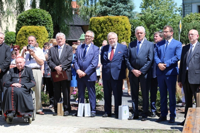 Poświęcenie pomnika św. abp. Bilczewskiego w Wilamowicach