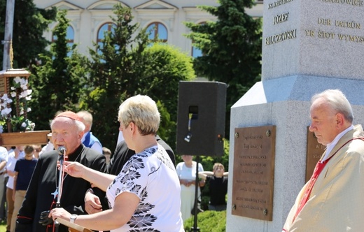 Poświęcenie pomnika św. abp. Bilczewskiego w Wilamowicach