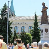 Poświęcenie pomnika św. abp. Bilczewskiego w Wilamowicach