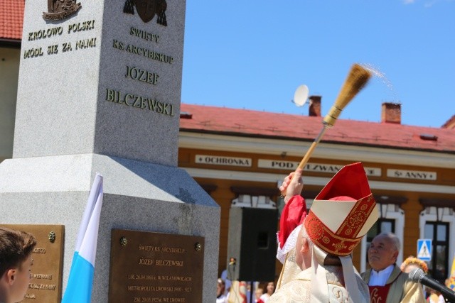 Poświęcenie pomnika św. abp. Bilczewskiego w Wilamowicach