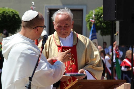 Poświęcenie pomnika św. abp. Bilczewskiego w Wilamowicach