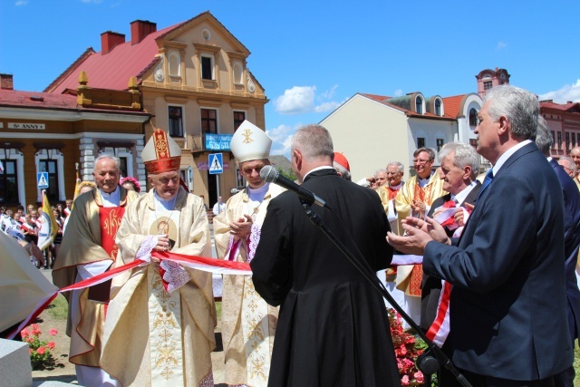 Poświęcenie pomnika św. abp. Bilczewskiego w Wilamowicach