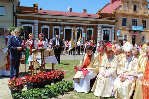 Poświęcenie pomnika św. abp. Bilczewskiego w Wilamowicach