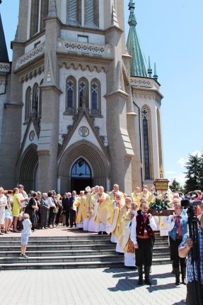 Poświęcenie pomnika św. abp. Bilczewskiego w Wilamowicach