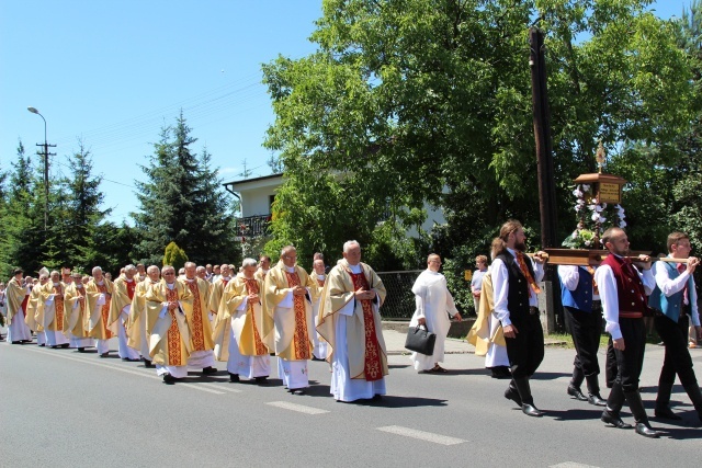 Poświęcenie pomnika św. abp. Bilczewskiego w Wilamowicach